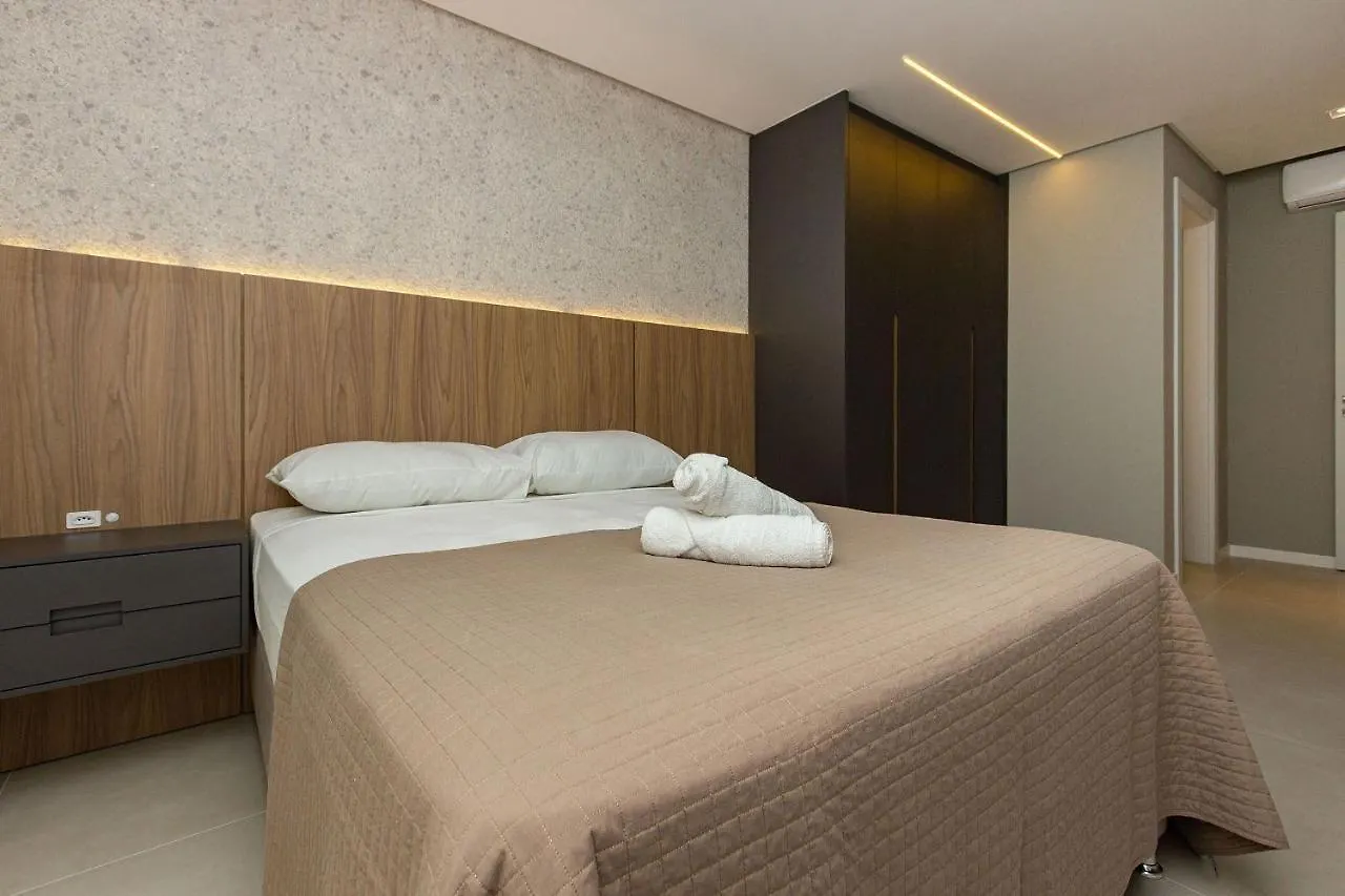Caraibas 202 - Lindissimo Apartamento Em Canto Grande, A 120 Metros Do Mar - Piscina Terreo. Bombinhas Apartman